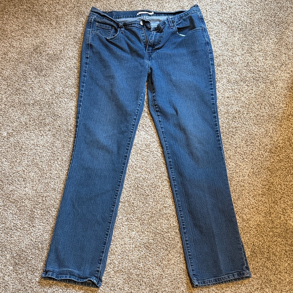 Levi's Women's straight leg Jeans in Dark Blue Denim